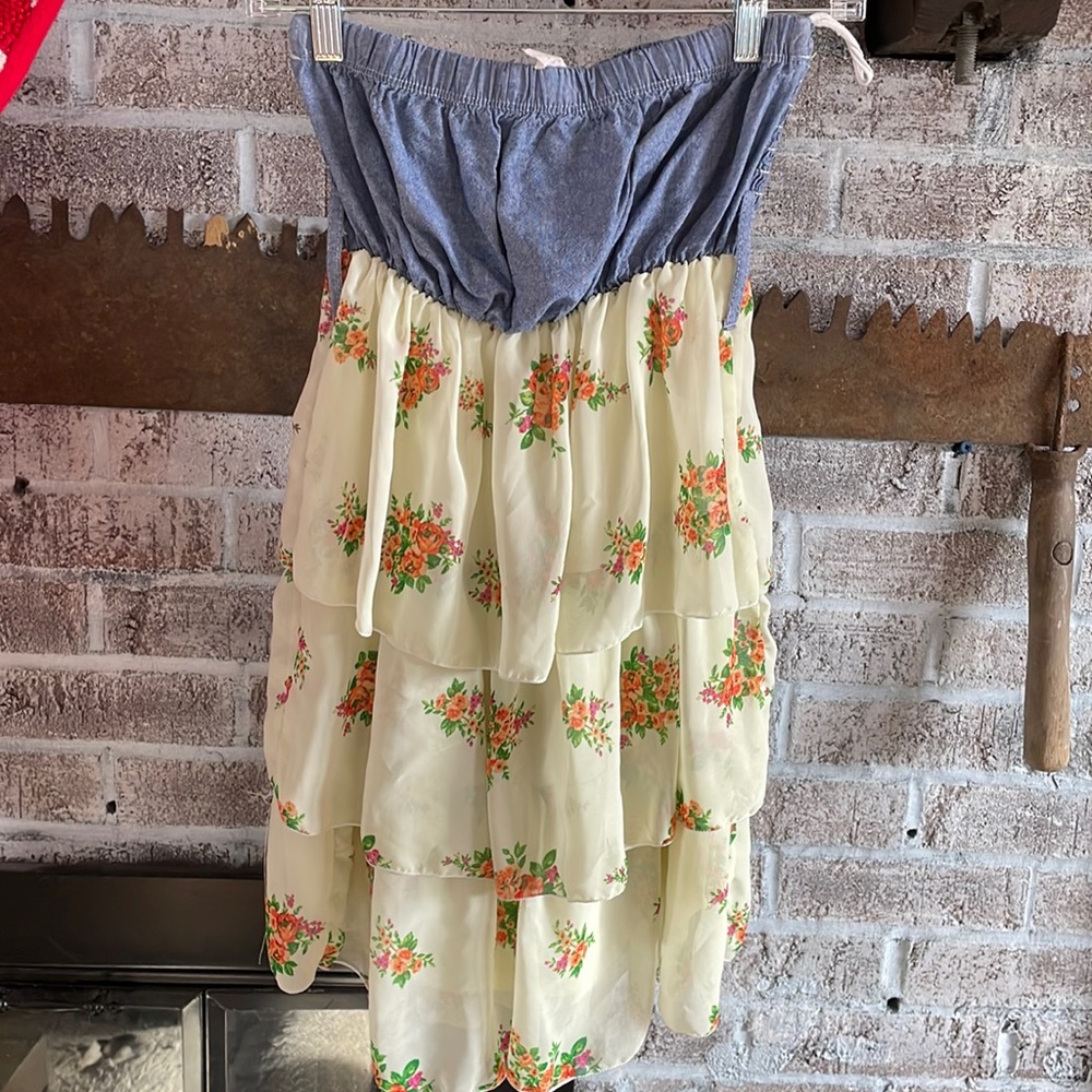 French atmosphere Medium, strapless dress